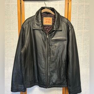 Levi's Black Leather Jacket Sz L
Good overall condition
